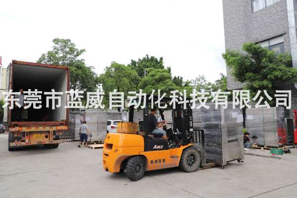 三車(chē)貨柜齊發(fā)越南！